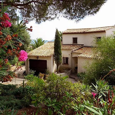 Holiday home Cavalaire-sur-mer Sleeps 10 Pool Wifi Cavalaire-sur-Mer